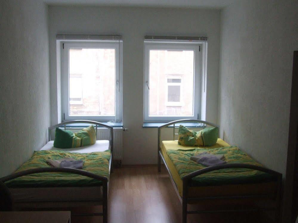 Hostel Im Medizinerviertel Halle  Ngoại thất bức ảnh