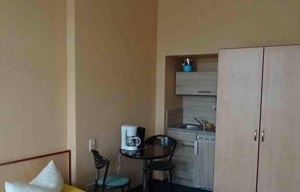 Hostel Im Medizinerviertel Halle  Ngoại thất bức ảnh