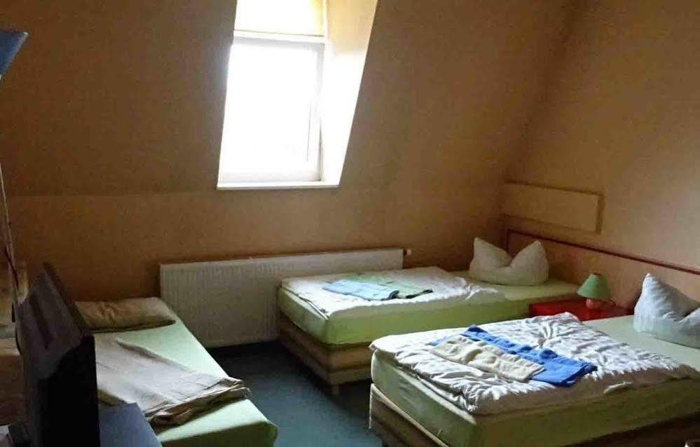 Hostel Im Medizinerviertel Halle  Ngoại thất bức ảnh
