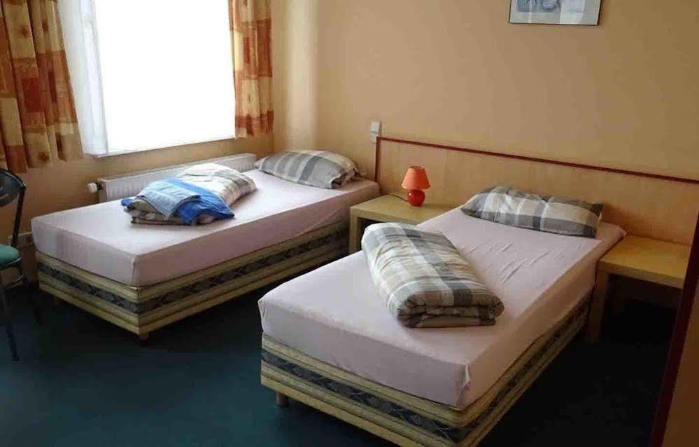 Hostel Im Medizinerviertel Halle  Ngoại thất bức ảnh
