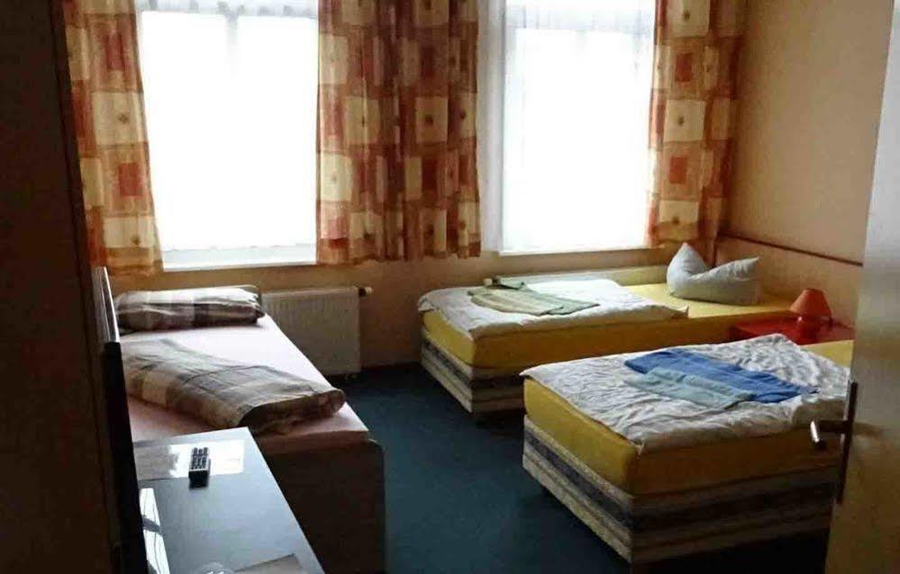 Hostel Im Medizinerviertel Halle  Ngoại thất bức ảnh