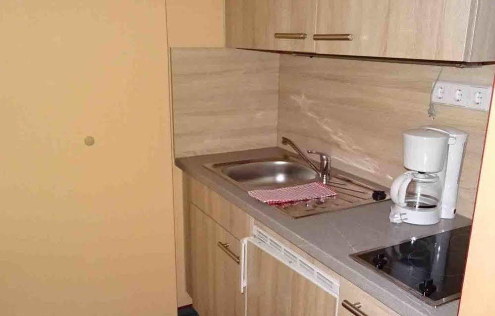 Hostel Im Medizinerviertel Halle  Ngoại thất bức ảnh